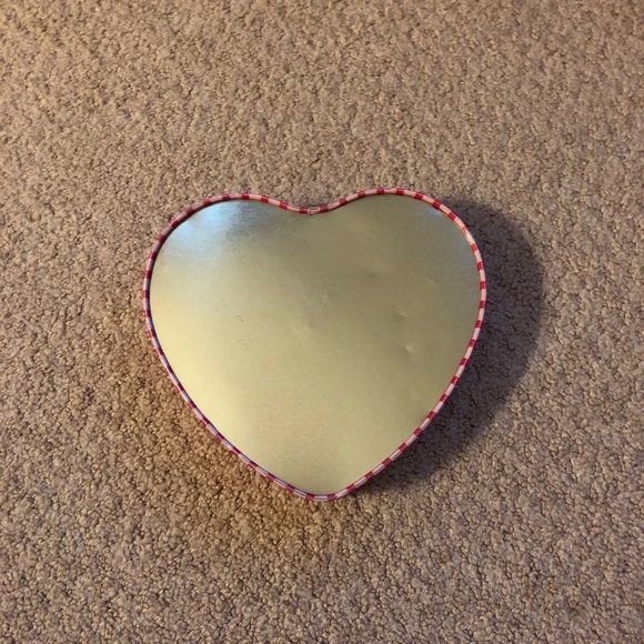 Hershey’s Kiss Heart Shaped Tin Can - Picture 3 of 8